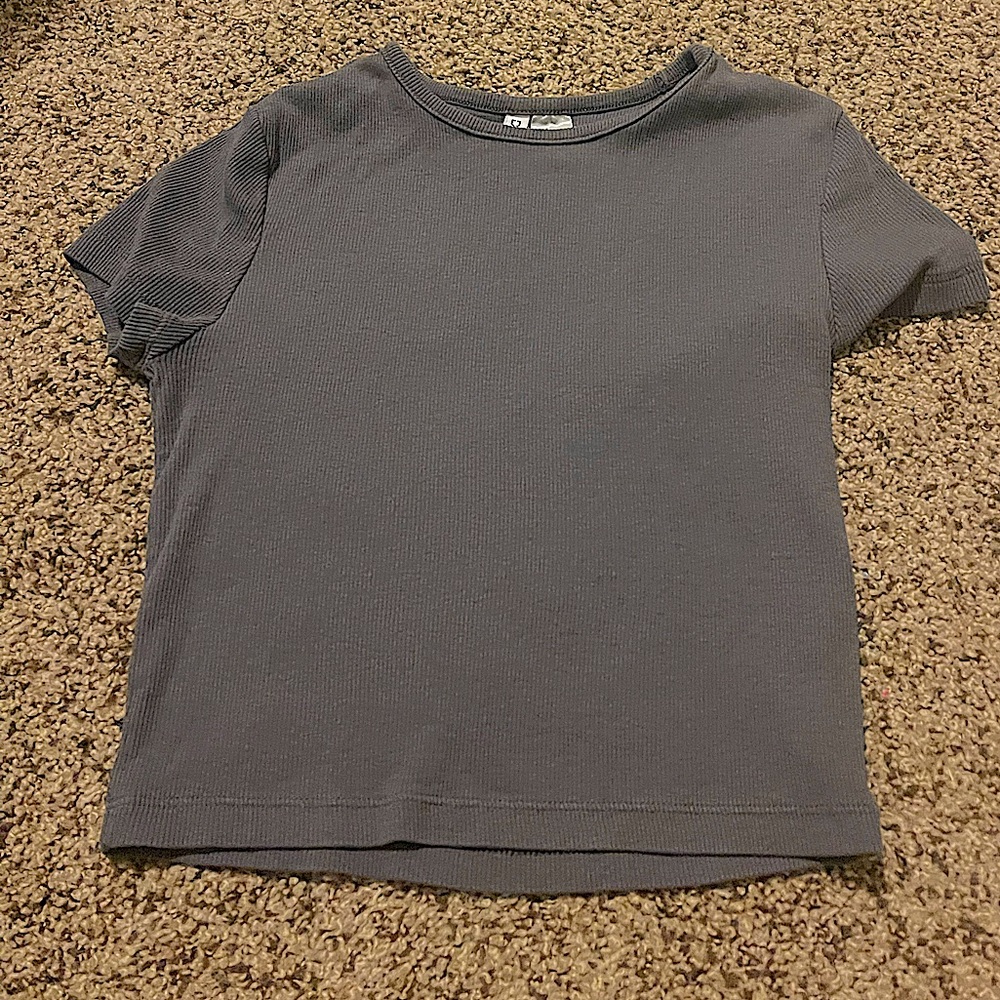 Gray crop top from H&M. Size:small. Only worn a few times!